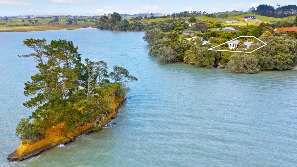 Coastal Cliff Top Hideway - 9 Tainui Road - SOLD February 2020
