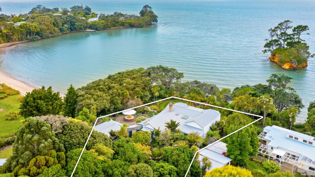 Coastal Cliff Top Hideway - 9 Tainui Road - SOLD February 2020