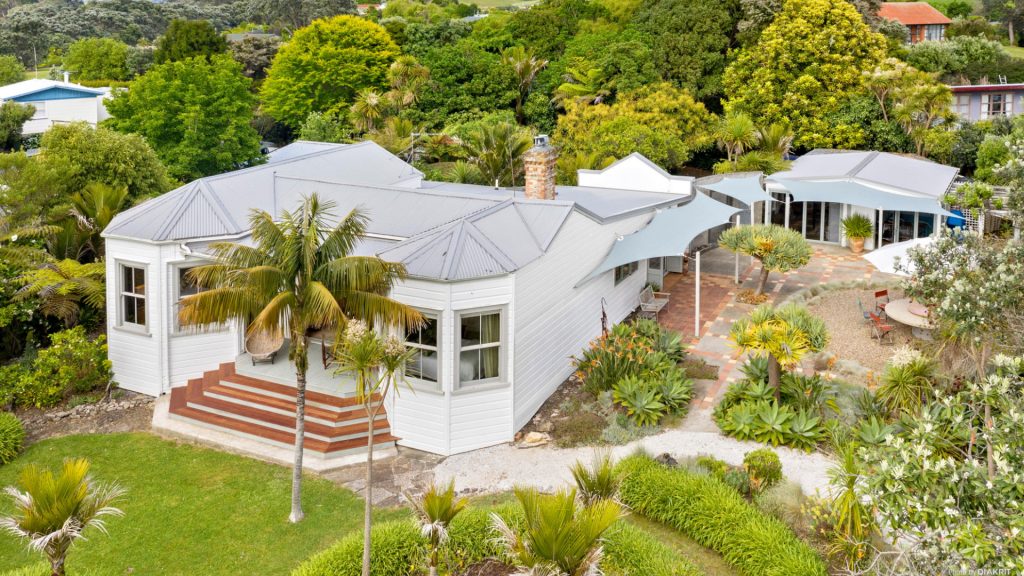 Coastal Cliff Top Hideway - 9 Tainui Road - SOLD February 2020