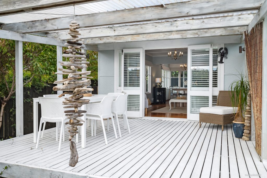 8 Beach Road, Glenbrook Beach